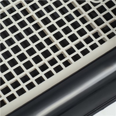 Туалет для собак, 43×43×15 см, с высокими бортами и съёмной сеткой, пластик, чёрный