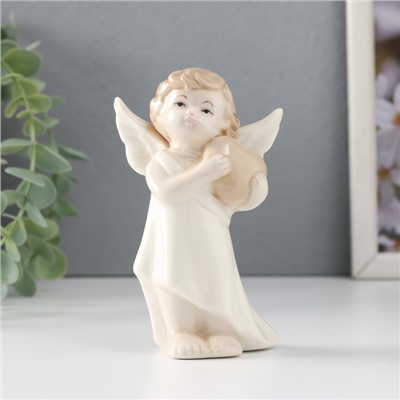 Фигурка керамика «Ангелочек с сердечком в руках», 6.5×4.5×11.5 см