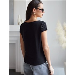 Нарядная футболка с золотистым принтом