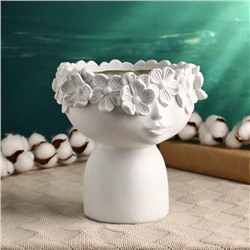 Фигурное кашпо для цветов «Мальчик с веночком», 1.6 л, 19×19 см, керамика, белое