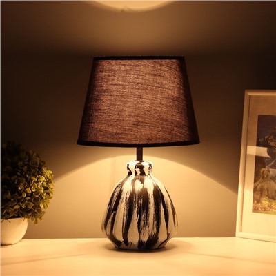 Лампа настольная «Кира» 1×40 Вт Е27 черный/белый 25×25×38.5 см