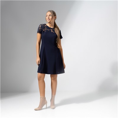 Платье приталенное с кружевом, Моментальное преображение