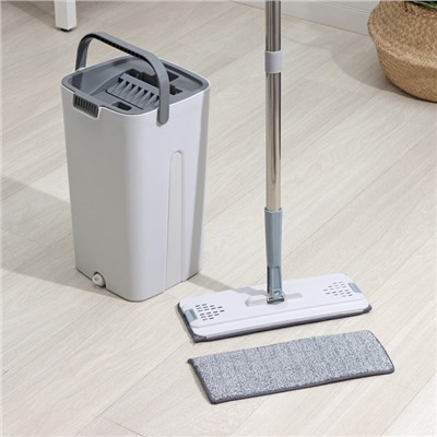 Швабра с отжимом и ведром Raccoon, ведро с отсеками, швабра плоская, 2 кармана, 32×12×142 см, дополнительная насадка из микрофибры