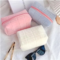 Косметичка плюшевая компактная 18*10*8 см.