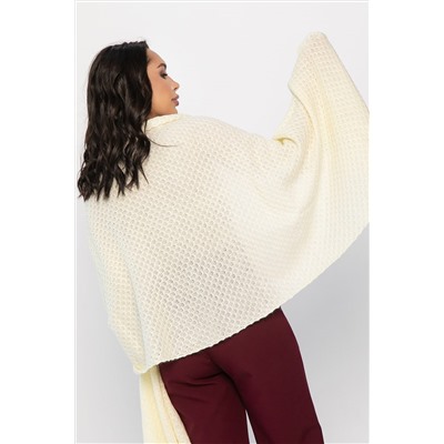 Вязаный палантин (молочный) ВП02-1М