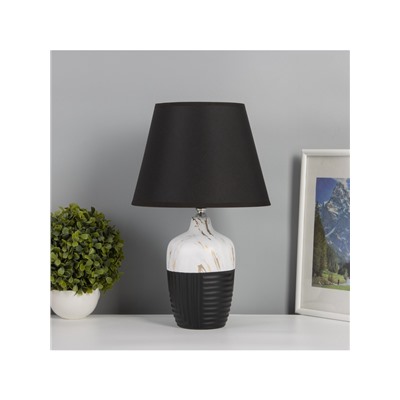 Лампа настольная «Строгие линии» 1×40 Вт Е27 черный/белый 25×25×40 см