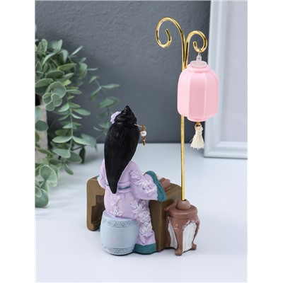 Фигурка светящаяся «Девочка в кимоно играет на музыкальном инструменте», полистоун, 3×AG3, 6.5×11.5×21 см