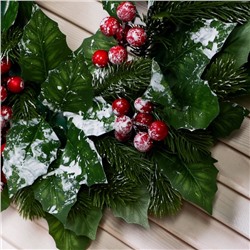 Венок новогодний d=30 см «Зимнее волшебство. Уютная сказка», с листьями и ягодами