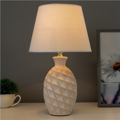 Настольная лампа 16502/1 E14 40 Вт бело-бежевый 22×22×38 см RISALUX