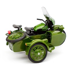 Модель металл Мотоцикл с коляской, Армия России 13 см, (свет-звук,зелен.,)в коробке