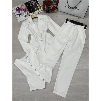 Костюм тройка