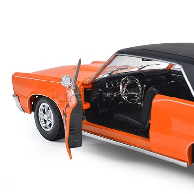 Машинка die-cast  1965 Pontiac GTO, 1:18, оранжевая, открывающиеся двери