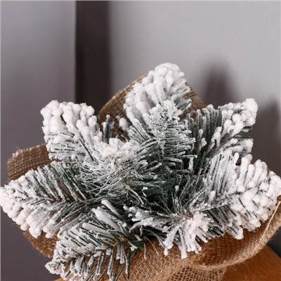 Новогодняя хвойная композиция на стол 20 см «Снегопад премиум», заснеженная