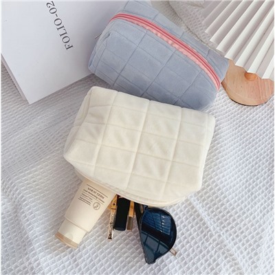 Косметичка плюшевая компактная 18*10*8 см.