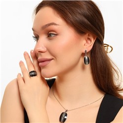 Крупный комплект ювелирной бижутерии серьги, кулон и кольцо 18 р, покрытие: посеребрение, вставка: фианиты и черный искусственный камень, арт.314.117-18