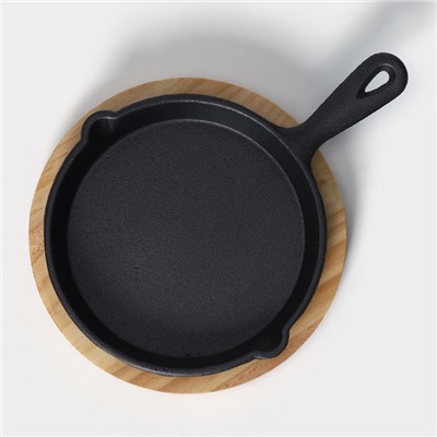 Сковорода чугунная «Авиньон», 21.5×15.5×2.5 см, с 2 сливами, на деревянной подставке