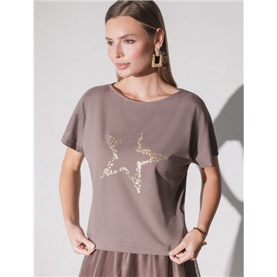 Нарядная футболка с блестящим принтом