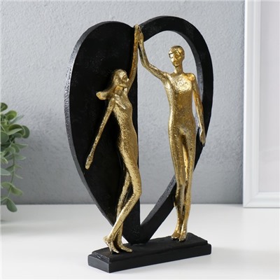 Фигурка полистоун «Влюблённые у большого сердца», золото с чёрным, 20×4.5×27.5 см