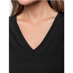 Футболка из премиального хлопка с V-образным вырезом