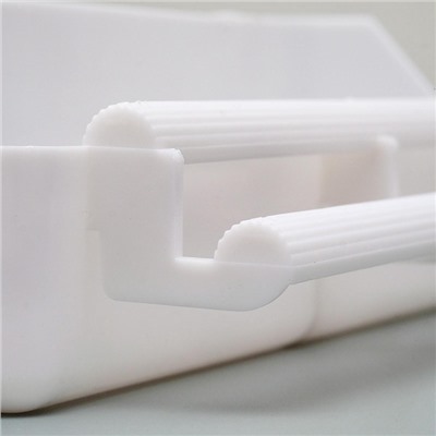 Кормушка для птиц, 21×5.8×5.6 см, с жёрдочкой для любых клеток, пластик, белая