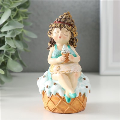 Фигурка полистоун «Пышка-малышка с мороженым на кексике», 7.5×6×11 см