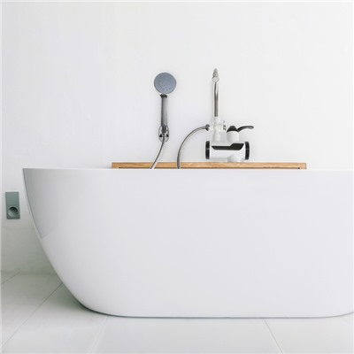 Кран-водонагреватель Luazon LHT-03, проточный, с душевой лейкой, 3 кВт, 220 В, белый