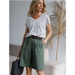 Шорты-бермуды с защипами