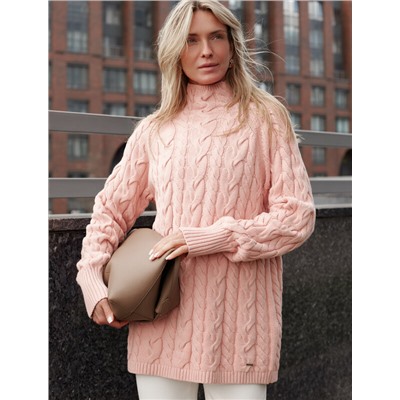 Удлиненный свитер фактурной вязки с узором косы