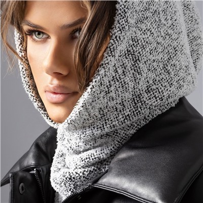 Капюшон-балаклава, Магия прикосновений