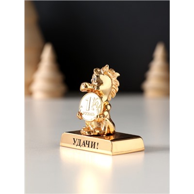 Фигурка «Лошадка с монеткой на подставке и с пожеланием: Удачи», 4×2.3×5 см