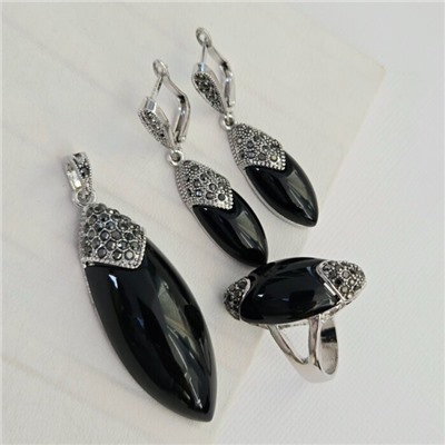 Комплект ювелирной бижутерии коллекция "Дубай" серьги, кулон и кольцо 19 р, покрытие посеребрение, вставка: пластик и марказиты, цвет: черный и графитовый, Уценка, арт.08.4034-19 (314.978-19)