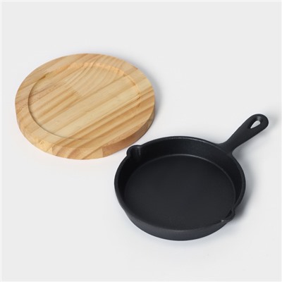 Сковорода чугунная «Авиньон», 21.5×15.5×2.5 см, с 2 сливами, на деревянной подставке