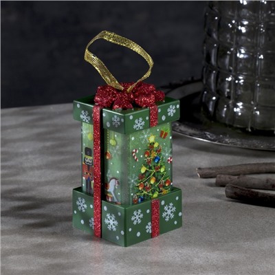 Светодиодная фигура «Зелёный подарок с ёлкой» 6.3×11.5×6.3 см, пластик, батарейки АААх3 (не в комплекте), эффект пламени