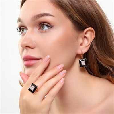 Комплект ювелирной бижутерии коллекция "Дубай" серьги и кольцо 19 р, покрытие позолота, вставка: цветная эмаль и крупный фианит, цвет: прозрачный и черный, арт.215.339-19