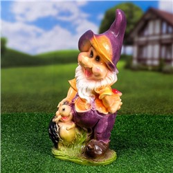 Садовая фигура из гипса «Гном с ежиком», 35×15×14 см