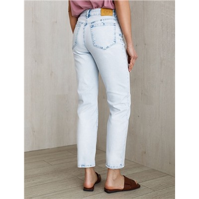 Укороченные джинсы c декоративной стиркой из эластичного плотного денима