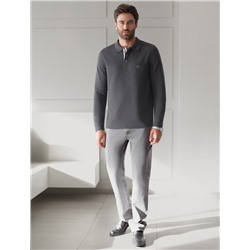 Лонгслив из мягкого фактурного трикотажа с плетеным воротником поло на пуговицах