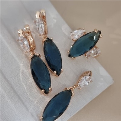 Комплект ювелирной бижутерии коллекция "Дубай" серьги, кулон и кольцо 20 р, покрытие позолота, вставка: стекло и фианиты, цвет: суровый синий и прозрачный, арт.414.251-20