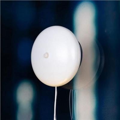 Светодиодная фигура на присоске «Дед Мороз в санях» 44×25 см, пластик, батарейки АААх3 (не в комплекте), свечение тёплое белое