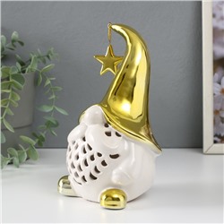 Фигурка светящаяся керамика «Гном в золотом колпаке со звездой», белый, 11.6×10.7×19.3 см