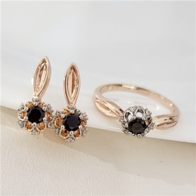 Комплект ювелирной бижутерии коллекция "Дубай" серьги и кольцо 19 р, покрытие позолота, вставка: фианиты и цирконы, цвет: черный и прозрачный, арт.215.674-19