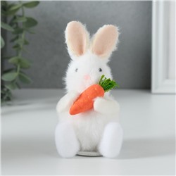 Фигурка «Зайка с морковкой», 6.5×6.8×11.7 см