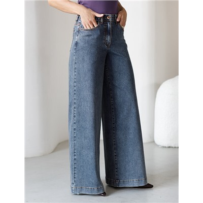 Джинсы трубы широкие с декоративной стиркой из эластичного денима