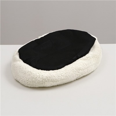 Лежанка животных «Уют», 45×35×11 см, мягкий мех, цвет молочный