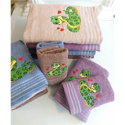 Махровое полотенце "Змейка в сердцах"- ПУДРА 70*140 см. хлопок 100%