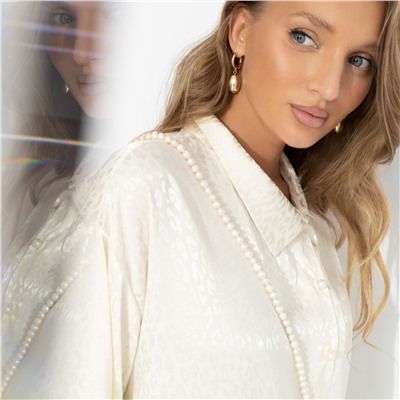 Блуза с асимметричной линией пуговиц, Шёлковый характер