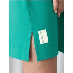 Платье из премиального хлопка с вышивкой на рукаве