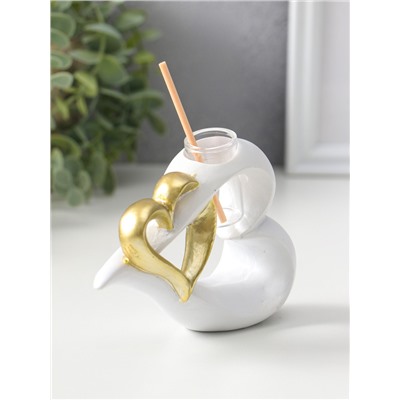 Аромадиффузор для эфирных масел с палочками «Сплетённые сердца», полистоун, белый с золотом, 4.7×12.3×9 см