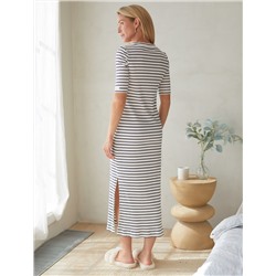 Платье из трикотажа в широкий рубчик с разрезами