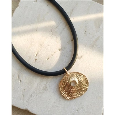 Кулон на шнурке